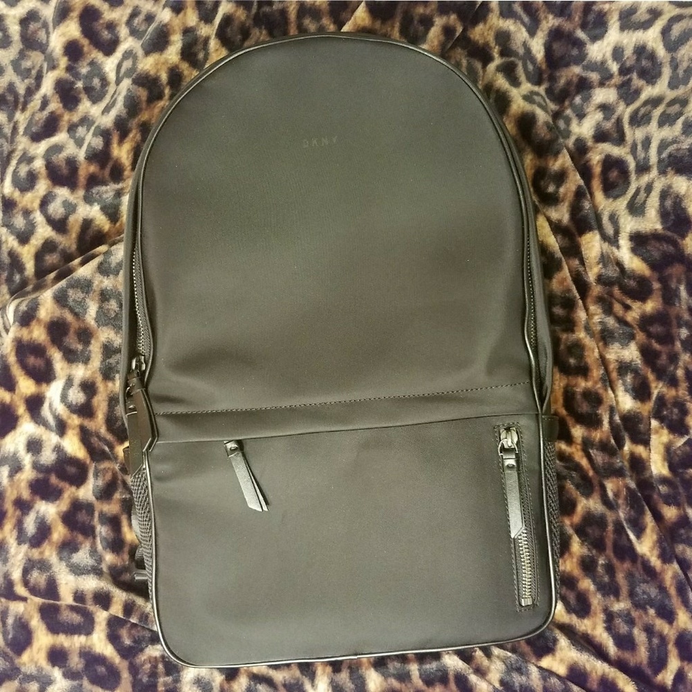 🎒 ***SOLD***DKNY LARGE BLACK BACK PACK